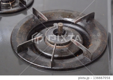 使用前のガスコンロバーナーのクローズアップ 使用前のガスコンロバーナーのクローズアップ 136667058