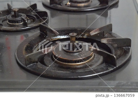 使用前のガスコンロバーナーのクローズアップ 136667059