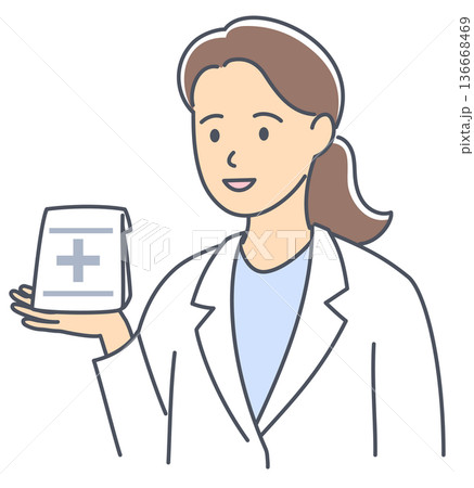 くすりを手に持つ上半身の女性薬剤師 くすりを手に持つ上半身の女性薬剤師 136668469