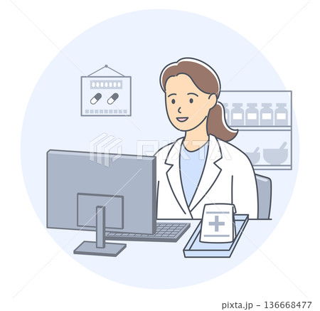 薬局のパソコンの前でオンライン服薬指導をする女性薬剤師 136668477