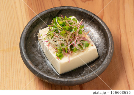 冷奴 シンプルに味わう和食の定番副菜 136668656