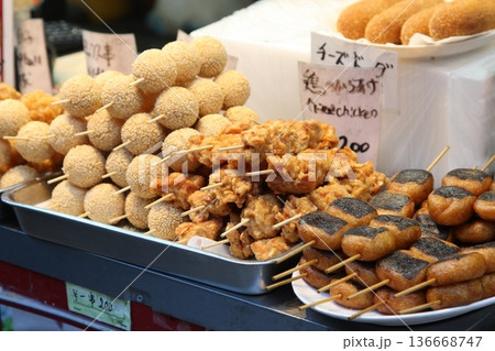 神戸南京町で売られている中華グルメ 神戸南京町で売られている中華グルメ 136668747