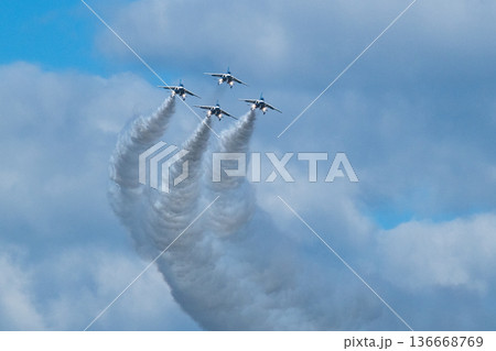青空の希望   ブルーインパルス 136668769