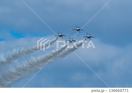 青空の希望   ブルーインパルス 136668771