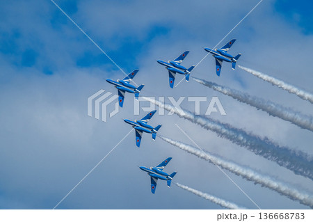 青空の希望   ブルーインパルス 136668783