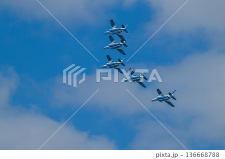 青空の希望   ブルーインパルス 136668788