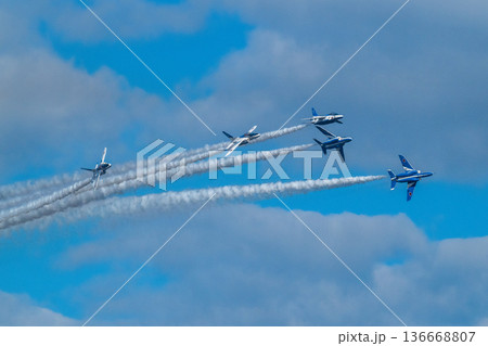 青空の希望   ブルーインパルス 136668807