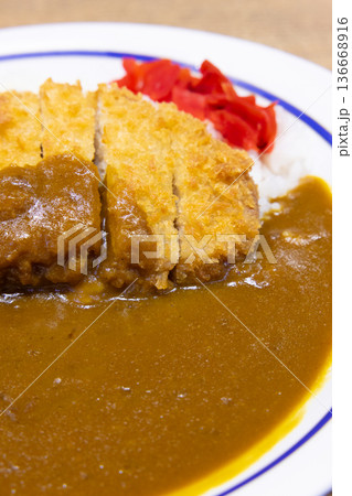 おいしいカツカレー 136668916