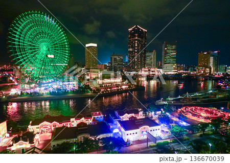 夜景 観覧車 ベイエリア 都市風景 光の反射 夜景 観覧車 ベイエリア 都市風景 光の反射 136670039