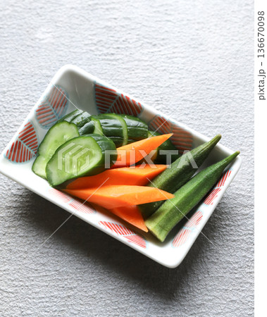 きゅうりとにんじんとオクラのぬか漬け きゅうりとにんじんとオクラのぬか漬け 136670098