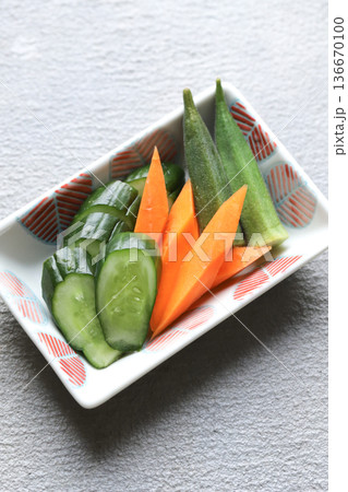 きゅうりとにんじんとオクラのぬか漬け 136670100