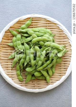 ゆでた枝豆 136670582