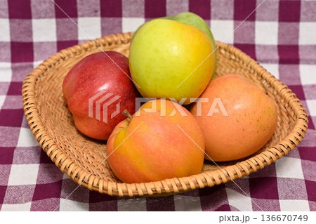 長野県産りんごの集合写真（長野県） 136670749