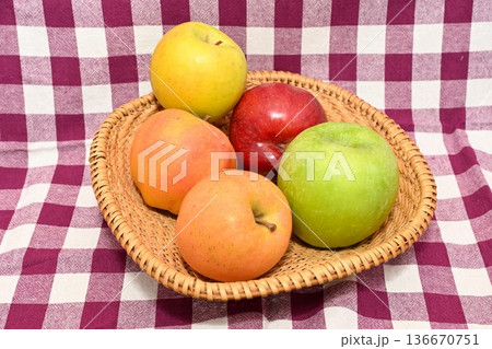 長野県産りんごの集合写真（長野県） 136670751