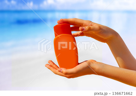 Close up of women hands receiving sunblock cream lotio 136671662