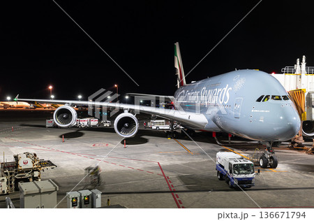 エミレーツ航空A380 成田空港.jpg エミレーツ航空A380 成田空港.jpg 136671794
