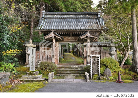晩秋の種月寺境内風景(新潟県新潟市西蒲区) 晩秋の種月寺境内風景(新潟県新潟市西蒲区) 136672532