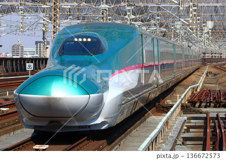 東北新幹線E5系（10両編成） 136672573