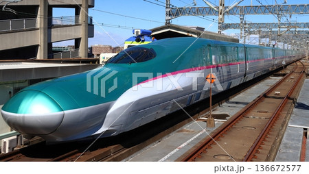 東北新幹線E5系（秋田新幹線E6系併結） 136672577