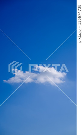 空素材(縦構図) 空素材(縦構図) 136674739