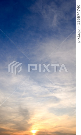 空素材(縦構図) 空素材(縦構図) 136674740