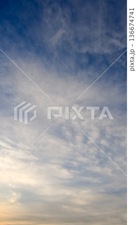 空素材(縦構図) 空素材(縦構図) 136674741