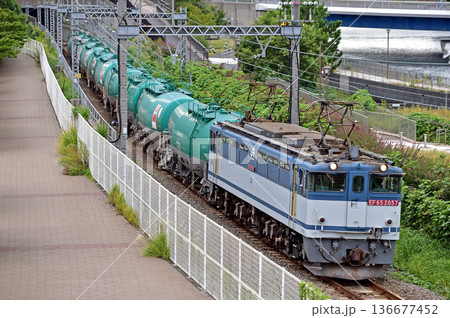 東海道本線 桜木町-東高島 JR貨物 EF65-2057(新鶴見) 東海道本線 桜木町-東高島 JR貨物 EF65-2057(新鶴見) 136677452