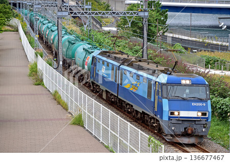 東海道本線　桜木町－東高島　JR貨物　EH200-9（高崎）＋コキ107-955 136677467