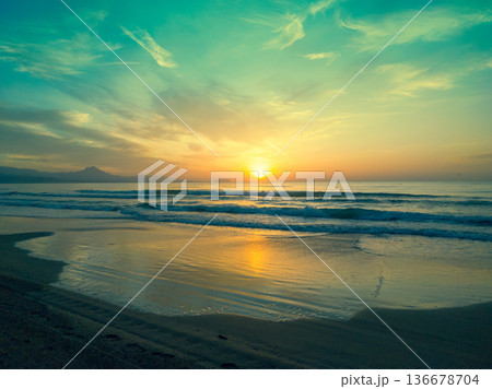 Seascape in the early morning. Sunrise over the sea 136678704