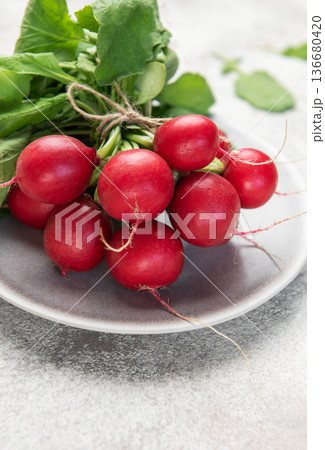 Fresh red radishes bunch on plate for healthy eating Fresh red radishes bunch on plate for healthy eating 136680420