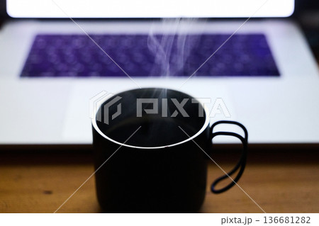 コーヒーとPC コーヒーとPC 136681282
