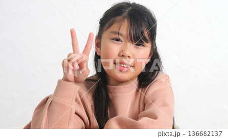 小学生 ピース イメージ 小学生 ピース イメージ 136682137