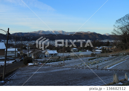 【神奈川県】冬の澄んだ空気が美しい早朝の津久井集落 136682512