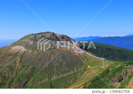 那須岳の登山道から見た茶臼岳山頂 那須岳の登山道から見た茶臼岳山頂 136682708