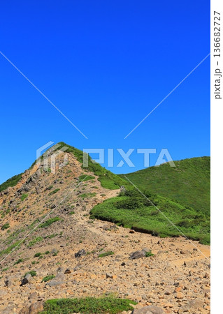 那須岳の登山道から見た茶臼岳山頂 那須岳の登山道から見た茶臼岳山頂 136682727