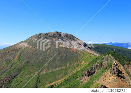那須岳の登山道から見た茶臼岳山頂 那須岳の登山道から見た茶臼岳山頂 136682734