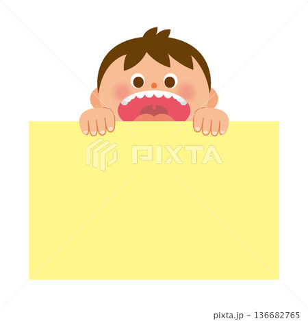 壁から覗き込む子供 136682765