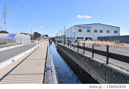 越谷散歩:出羽堀 用排水路 越谷市七左町 越谷散歩:出羽堀 用排水路 越谷市七左町 136682829