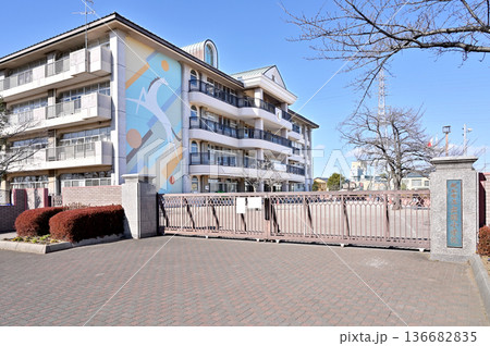 越谷散歩：越谷市立出羽小学校　越谷市谷中町 136682835