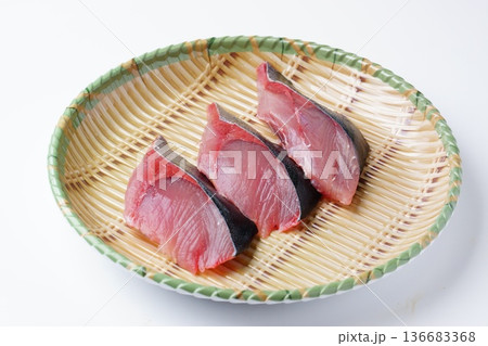 生ブリの切身 136683368