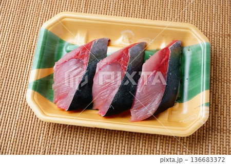 生ブリの切身 136683372