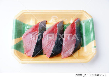 生ブリの切身 生ブリの切身 136683375