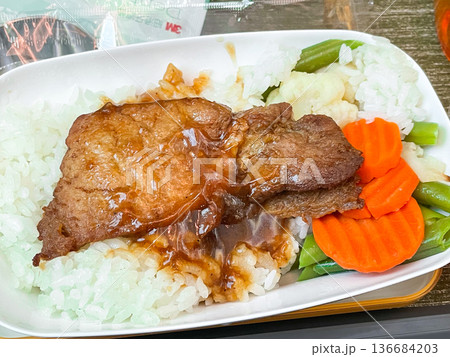 エバー航空 台北~パリ エコノミークラス機内食(牛あんかけご版) エバー航空 台北~パリ エコノミークラス機内食(牛あんかけご版) 136684203