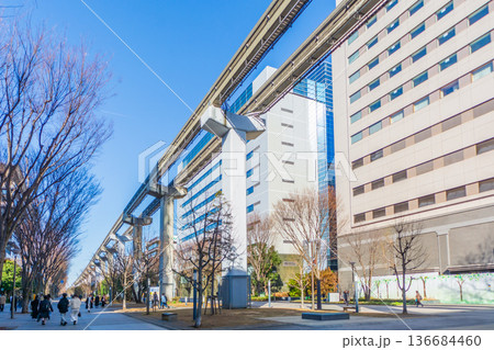 立川市の都市風景　サンサンロード駅から奥方向　立川駅北口 136684460