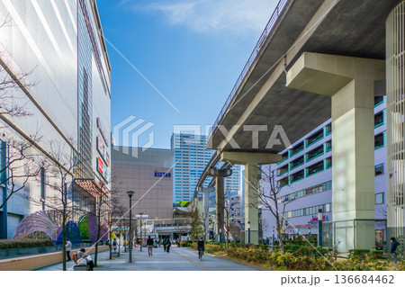 立川市の都市風景　サンサンロード駅方向　立川駅北口 136684462