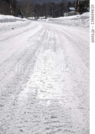北海道の冬道 136684610