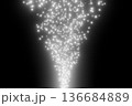 落下しながら収束するたくさんの白い光の粒子 136684889