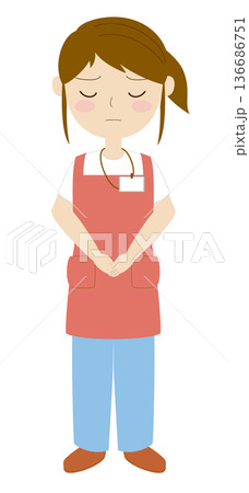 悲しんでいるエプロンをつけた女性 136686751