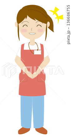 笑顔で挨拶するエプロンをつけた女性 136686755