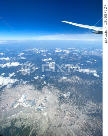 パリー台北の機内より眺めるオーストリア・インスブルック周辺の景観 136687527